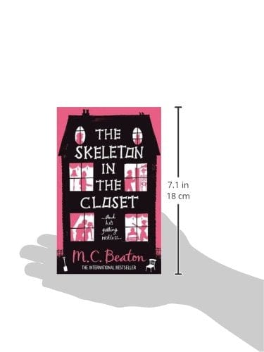 Beaton, M C BARGAIN FICTION PAPERBACK The Skeleton in the Closet [2011] paperback